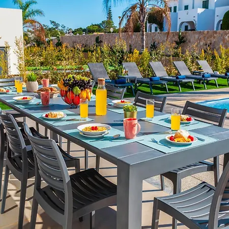 Villa Villa In Albufeira Near Sea Beach *
